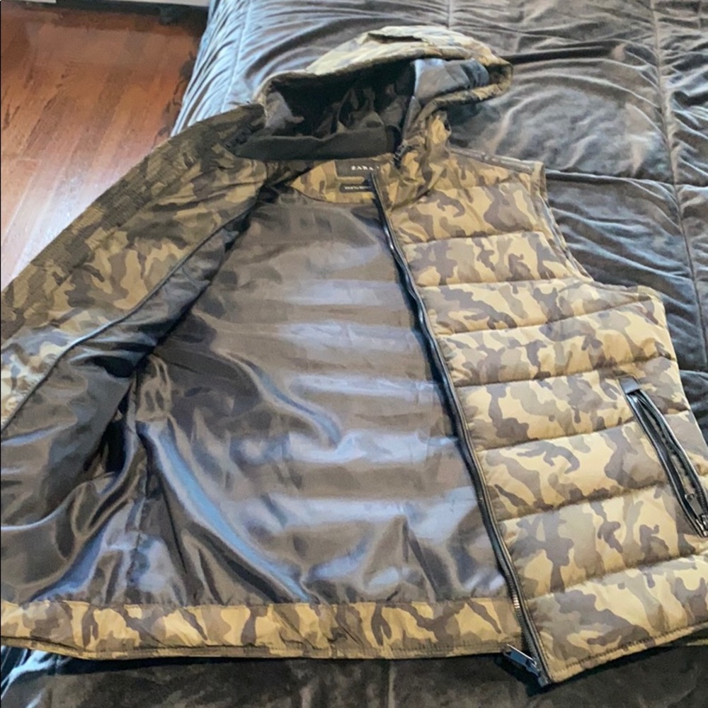 VEST - Picture 2 of 3